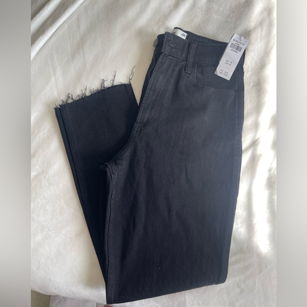 Hollister Curvy Ultra High Rise Mom Jean